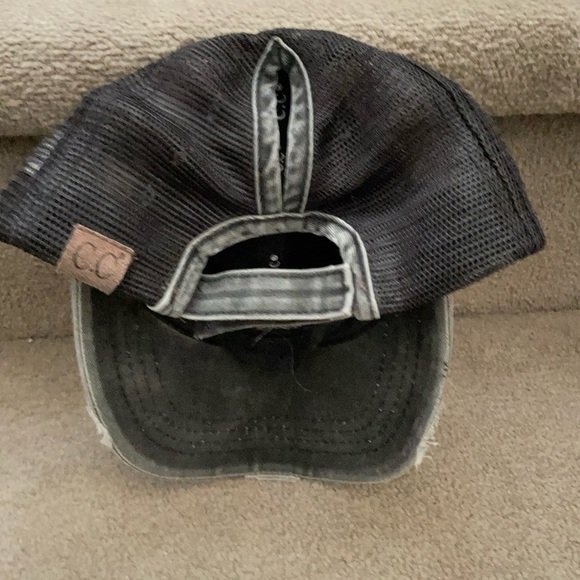 EUC Distressed CC Ponytail Hat - Picture 2 of 3